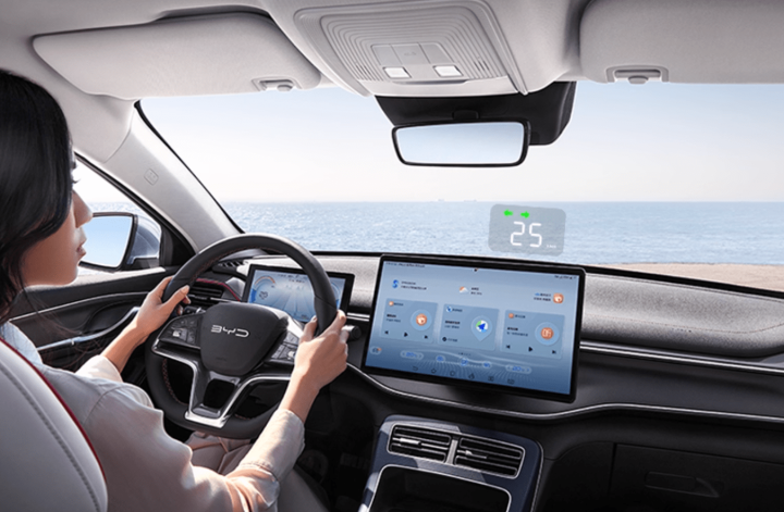 HUD kính lái BYD Sealion 6